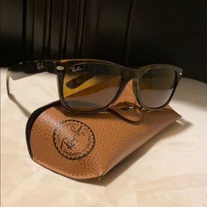 Grab yourself a gift! Classic Ray-Ban Wayfarer